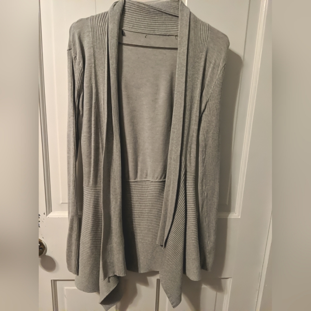 Macy's Women's Blouse Gray Sweater Size Small S Cardigan Office Work Wear Used